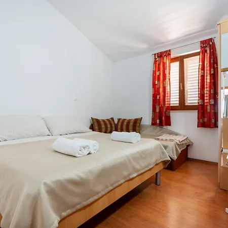 Apartment Sobe I Iva
