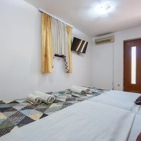 Sobe I Iva Apartment *